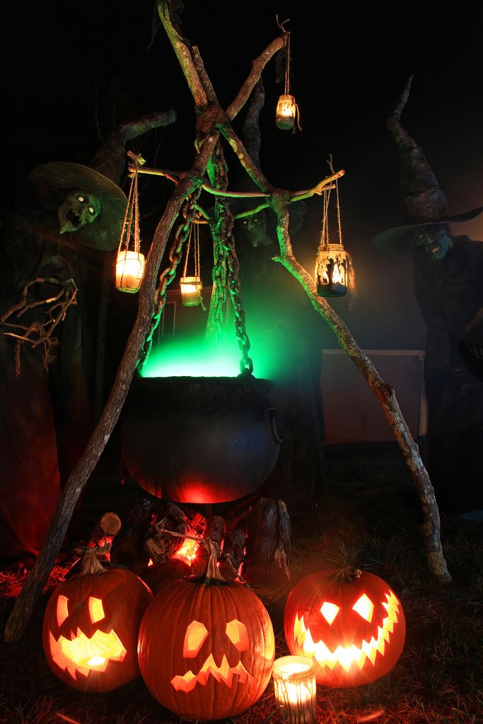 50 Best DIY Halloween Outdoor Decorations For 2022   29 Grim Hollow Halloween Decorating Homebnc 