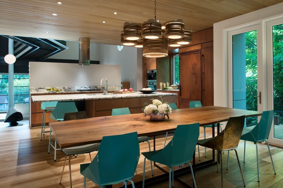 Turquoise for Added Interest Kitchen Design Idea