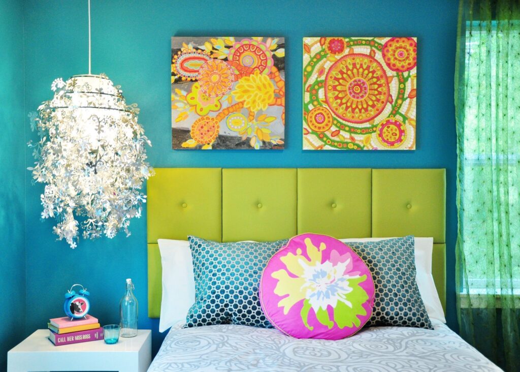 Retro Pastels Bedroom Decor Idea