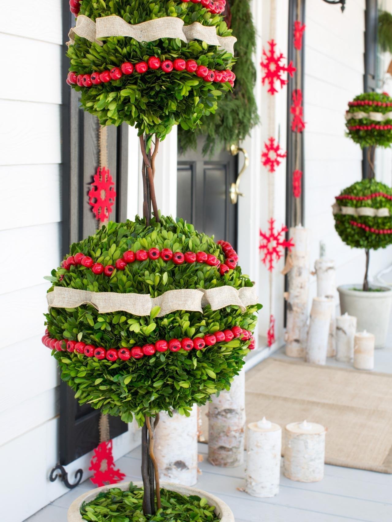 Pair of Boxwood Globes Christmas Decoration for Outdoors