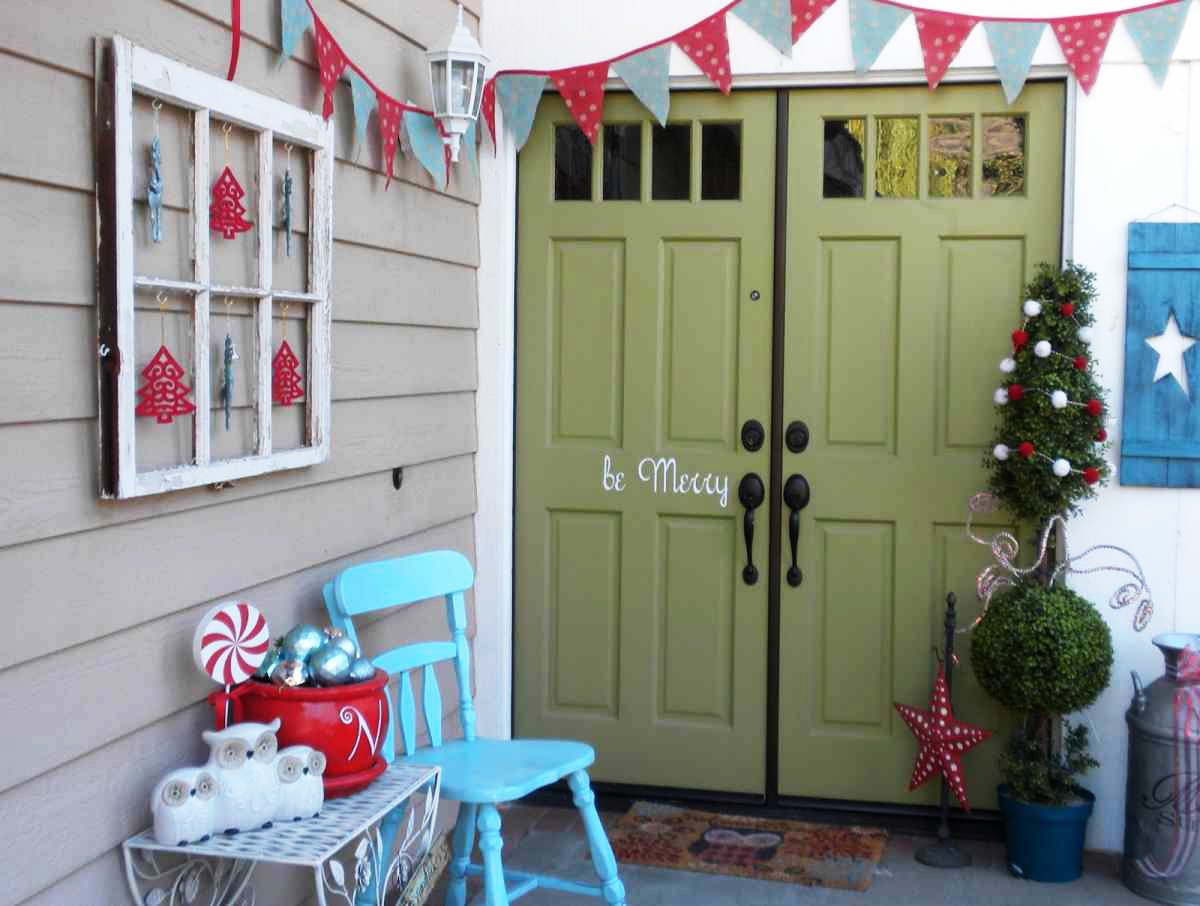 From Old Window Frame To Quirky Holiday Decor