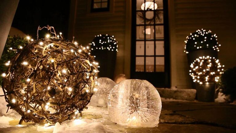 50 Best Outdoor Christmas Decorations for 2021