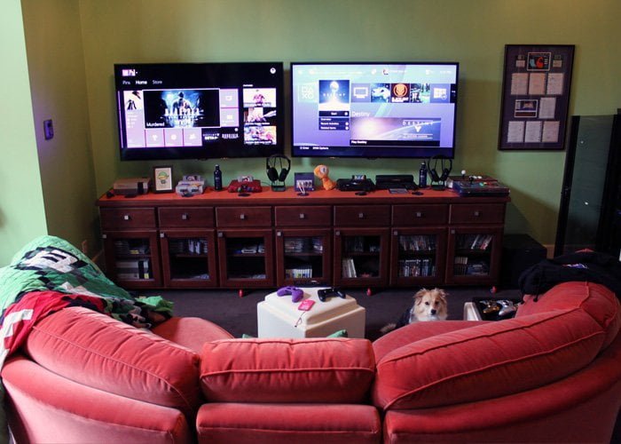 Gaming room with online couch