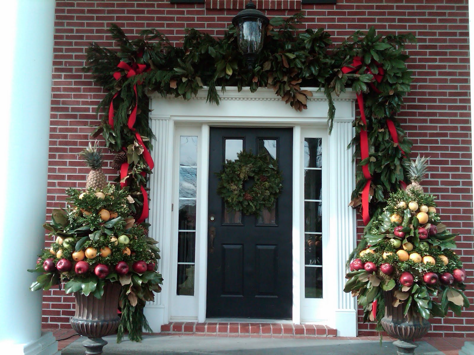 50 Best Christmas Door Decorations for 2021