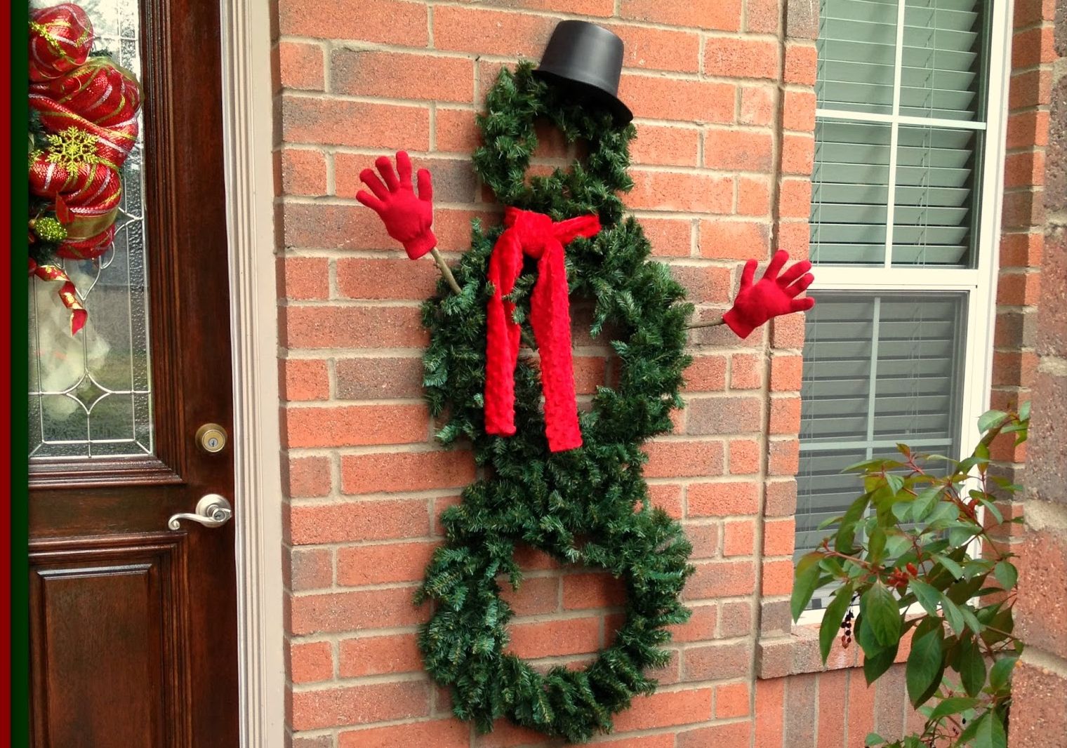 Snowman Wreath Outdoor Christmas Decoration