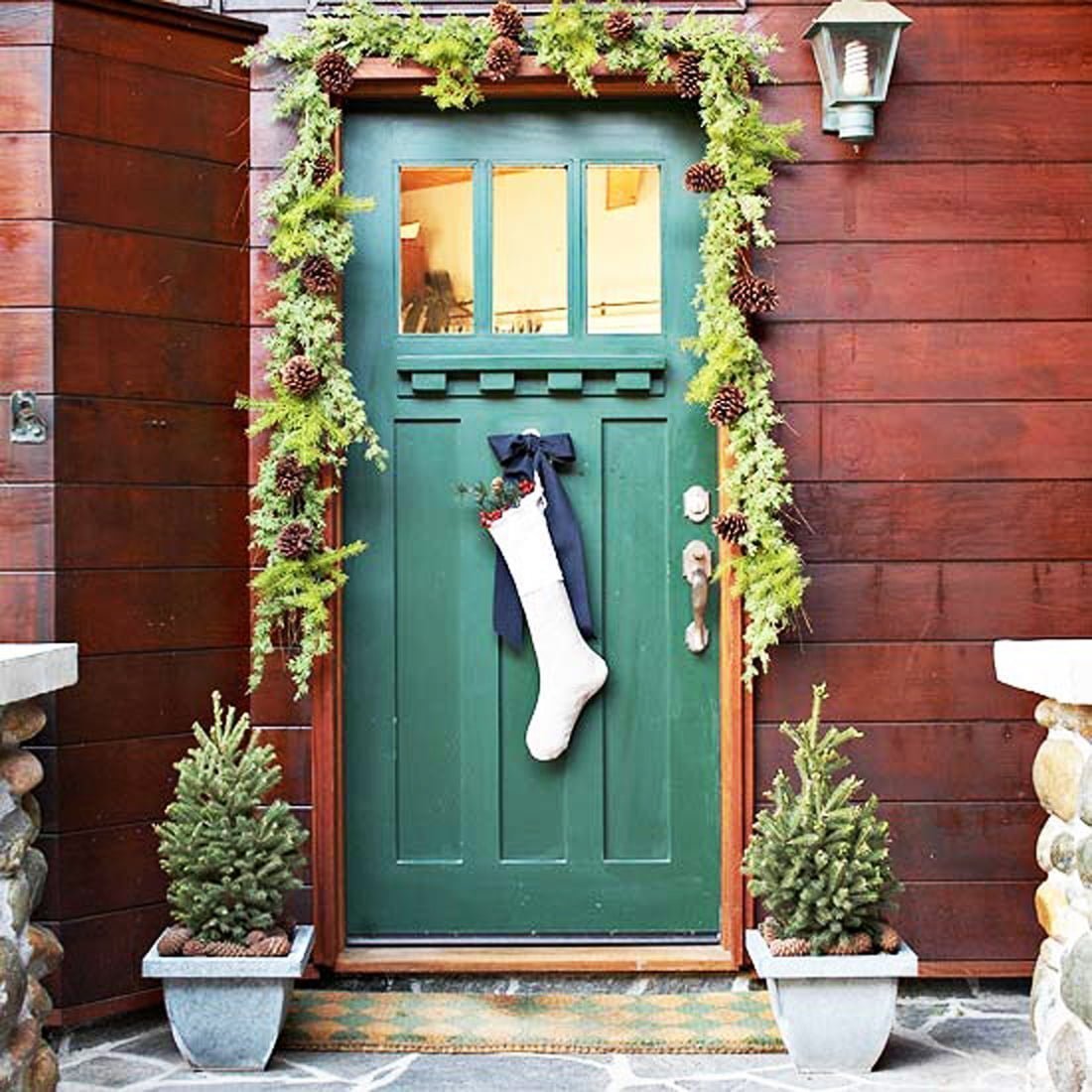 50 Best Christmas Door Decorations for 2021