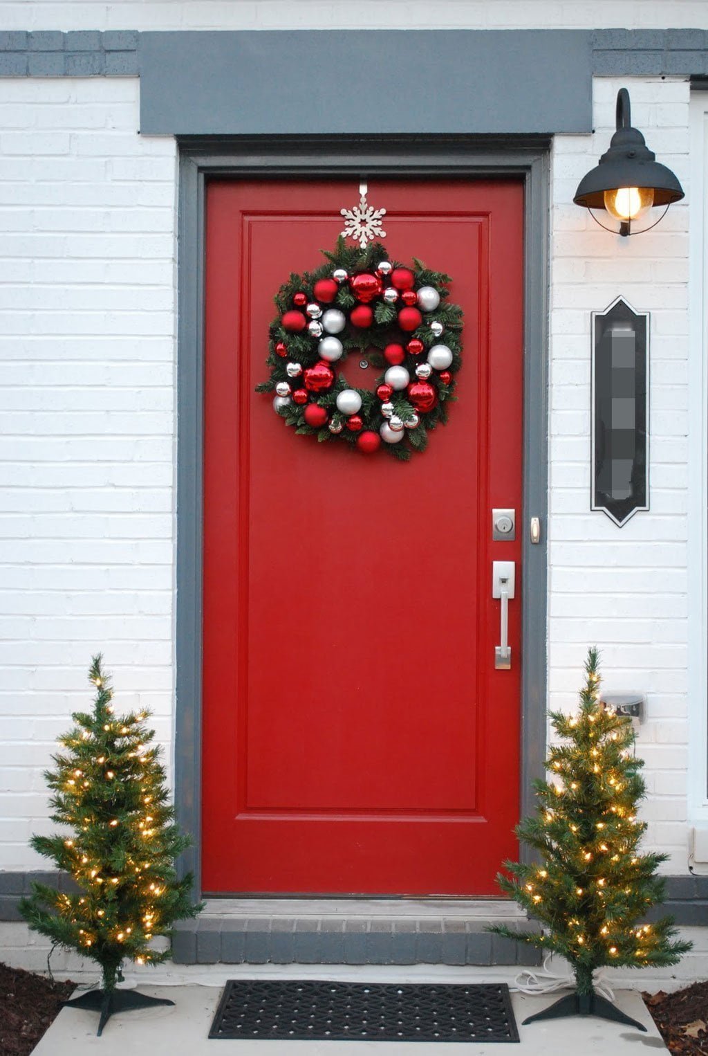 50 Best Christmas Door Decorations for 2017