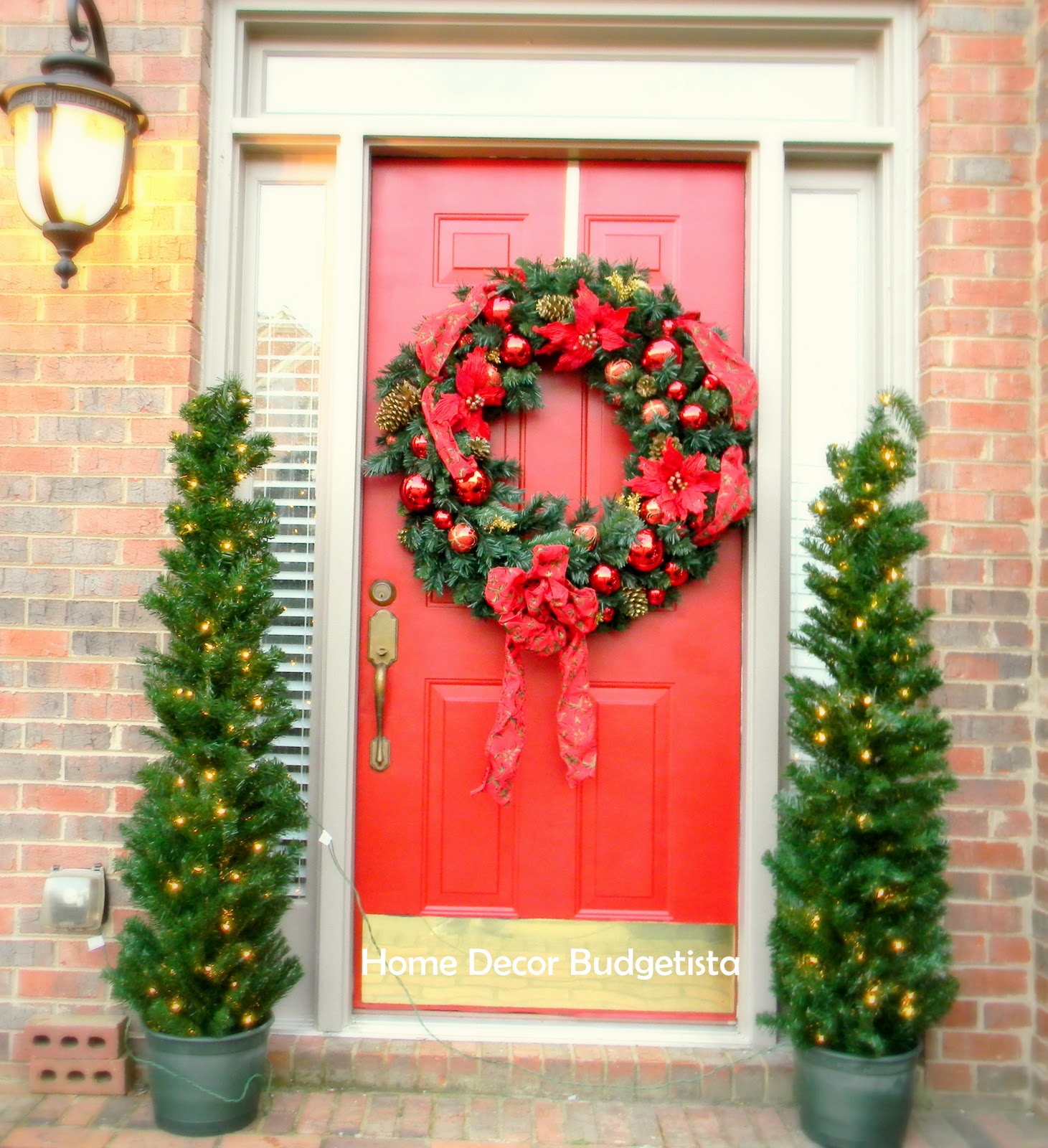 A Round Christmas Door Decoration Is Called  Ciupa Biksemad