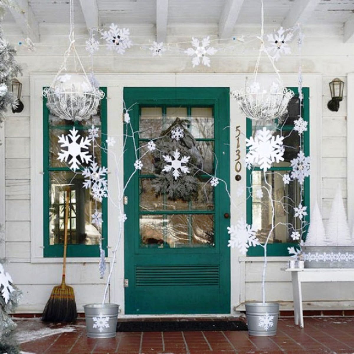 50 Best Christmas Door Decorations for 2021