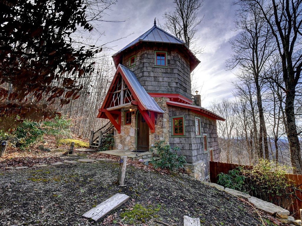 https://homebnc.com/homeimg/2016/01/10-whimsical-fairytale-lighthouse-tiny-house-homebnc.jpg