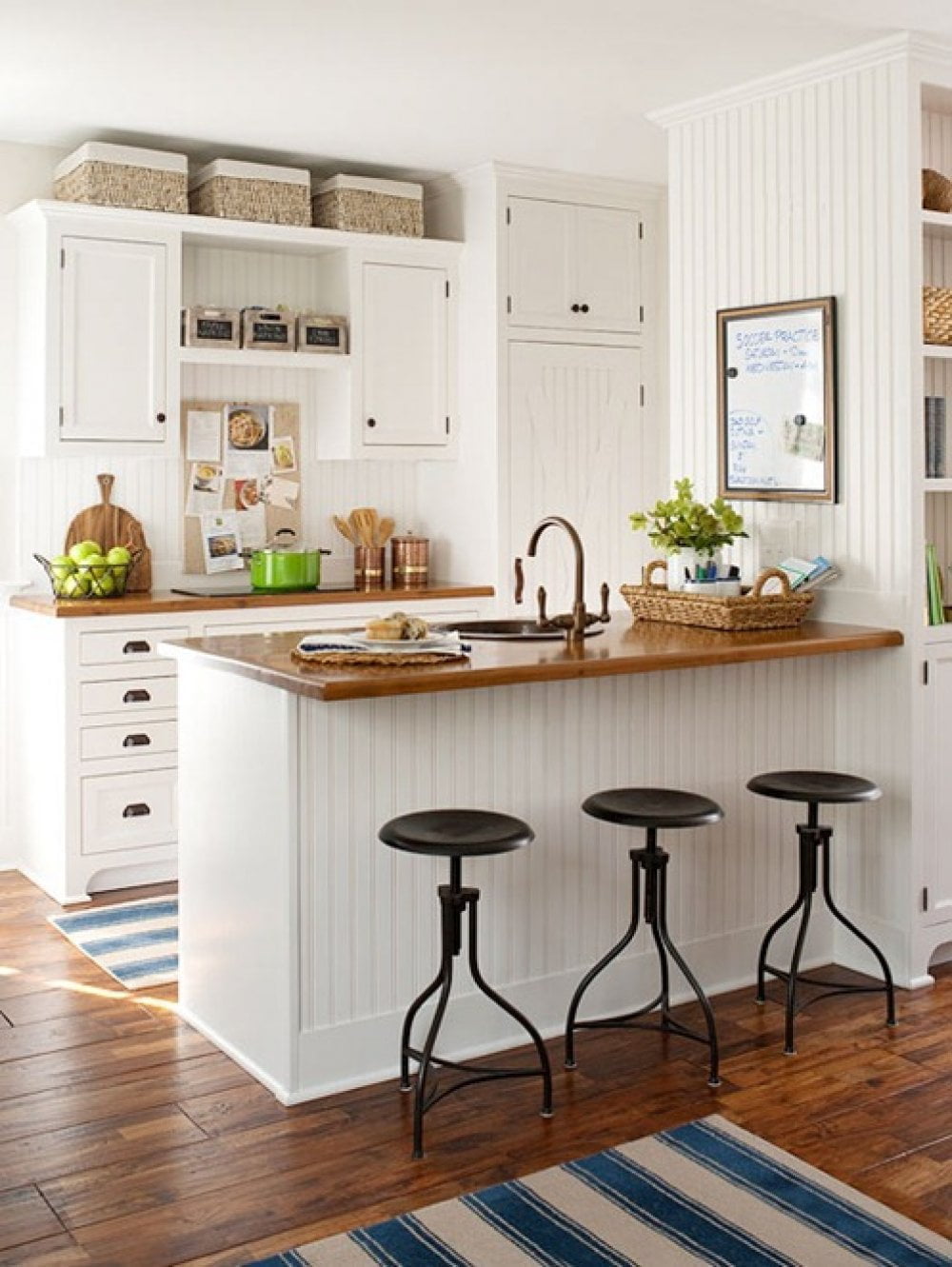 41 Cozy Stained Cabinet Ideas For Your Kitchen - DigsDigs