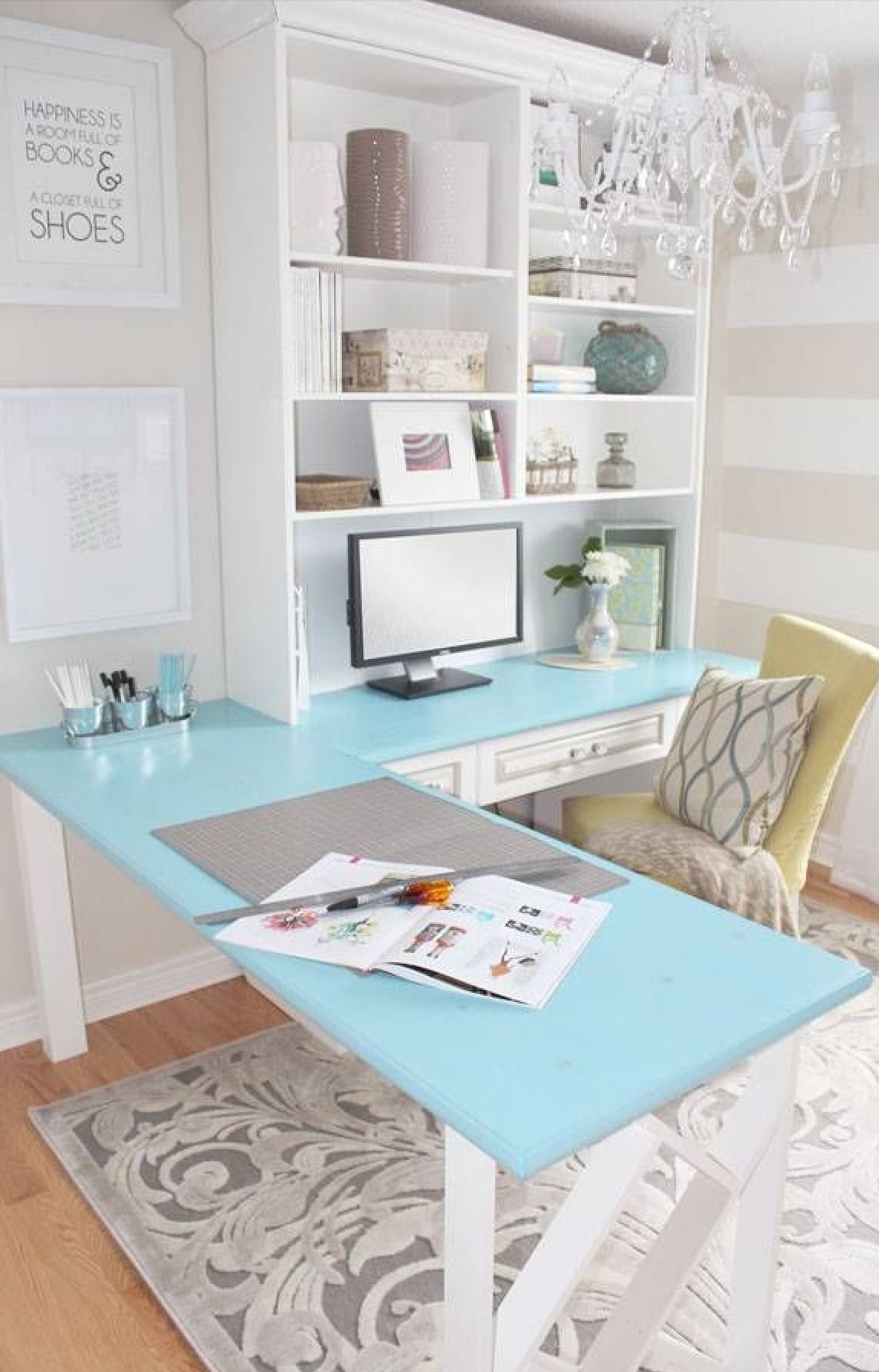 Featured image of post Work Office Decor Ideas For Women / Even if you work in the most corporate of offices, you can still add a little bit of flare to your desk.