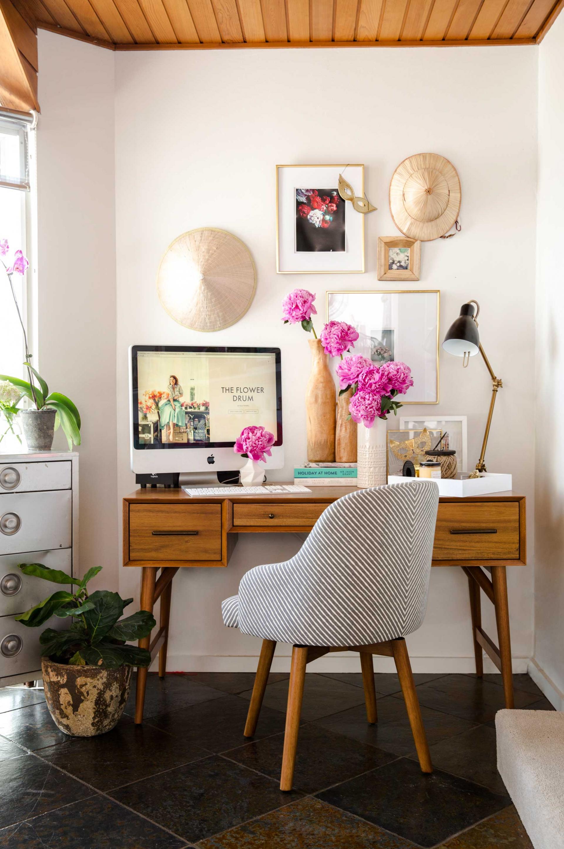 29 Fabulous Florals Home Office Ideas Homebnc 