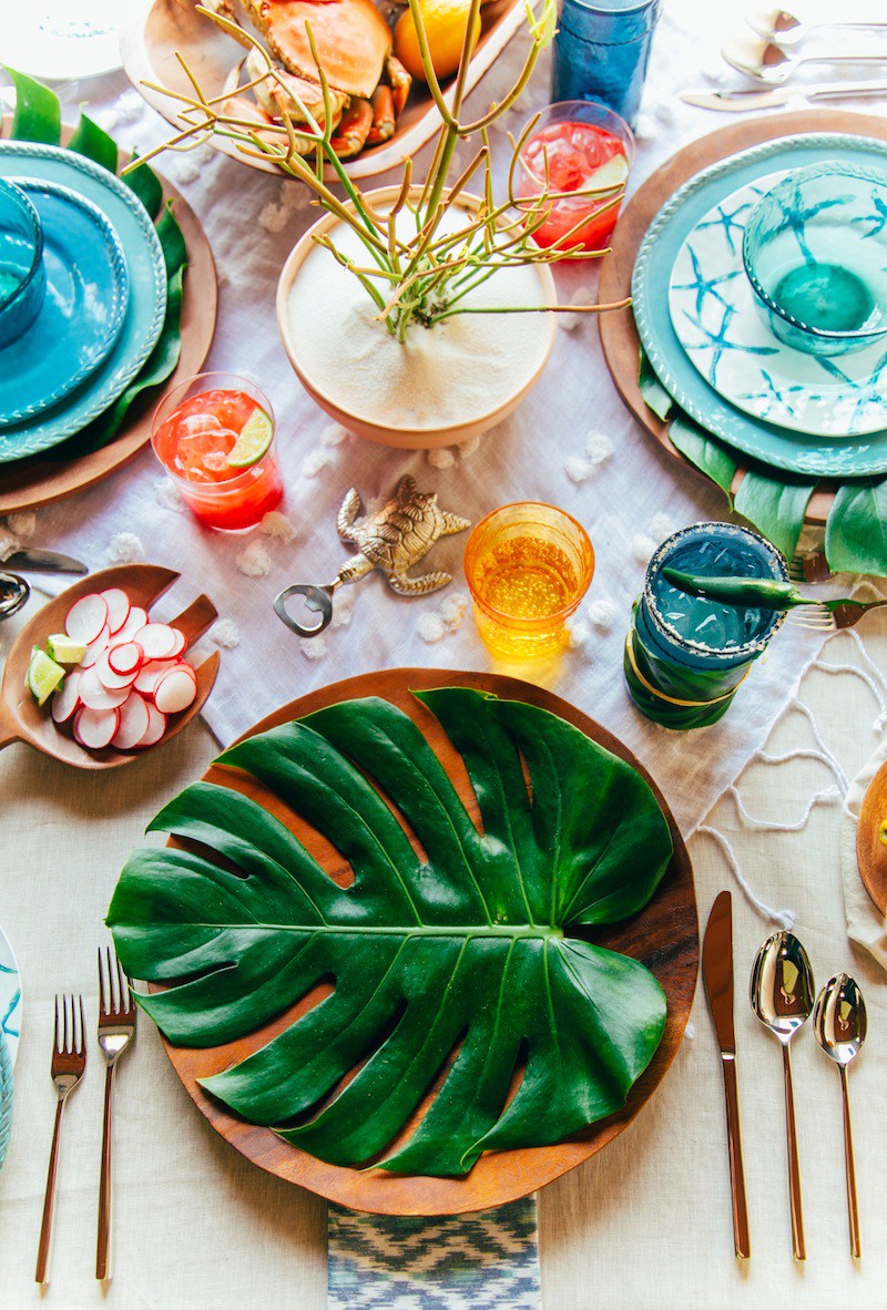 Summer party table arrangement