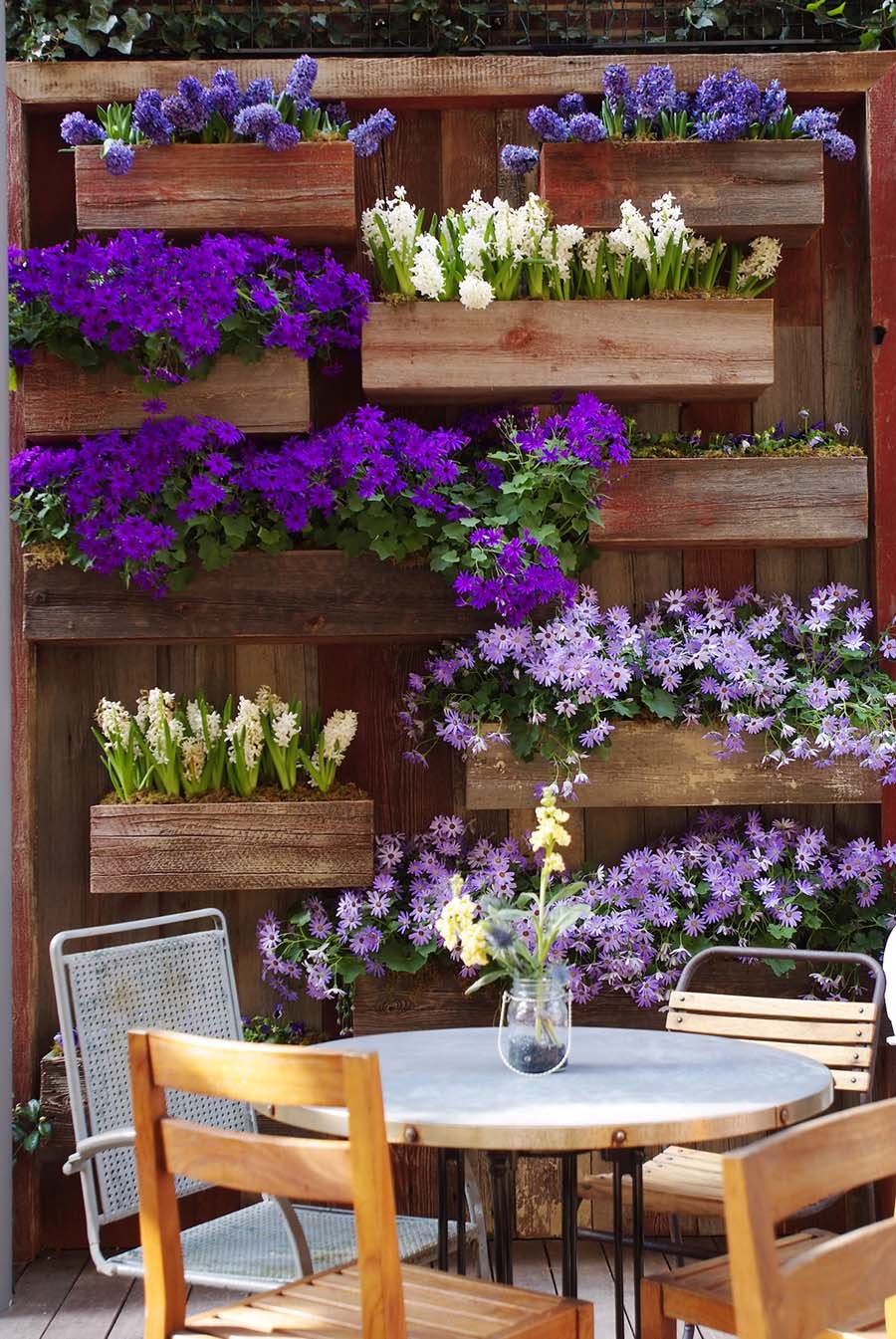 Encadrer un espace de patio avec un magnifique jardin suspendu