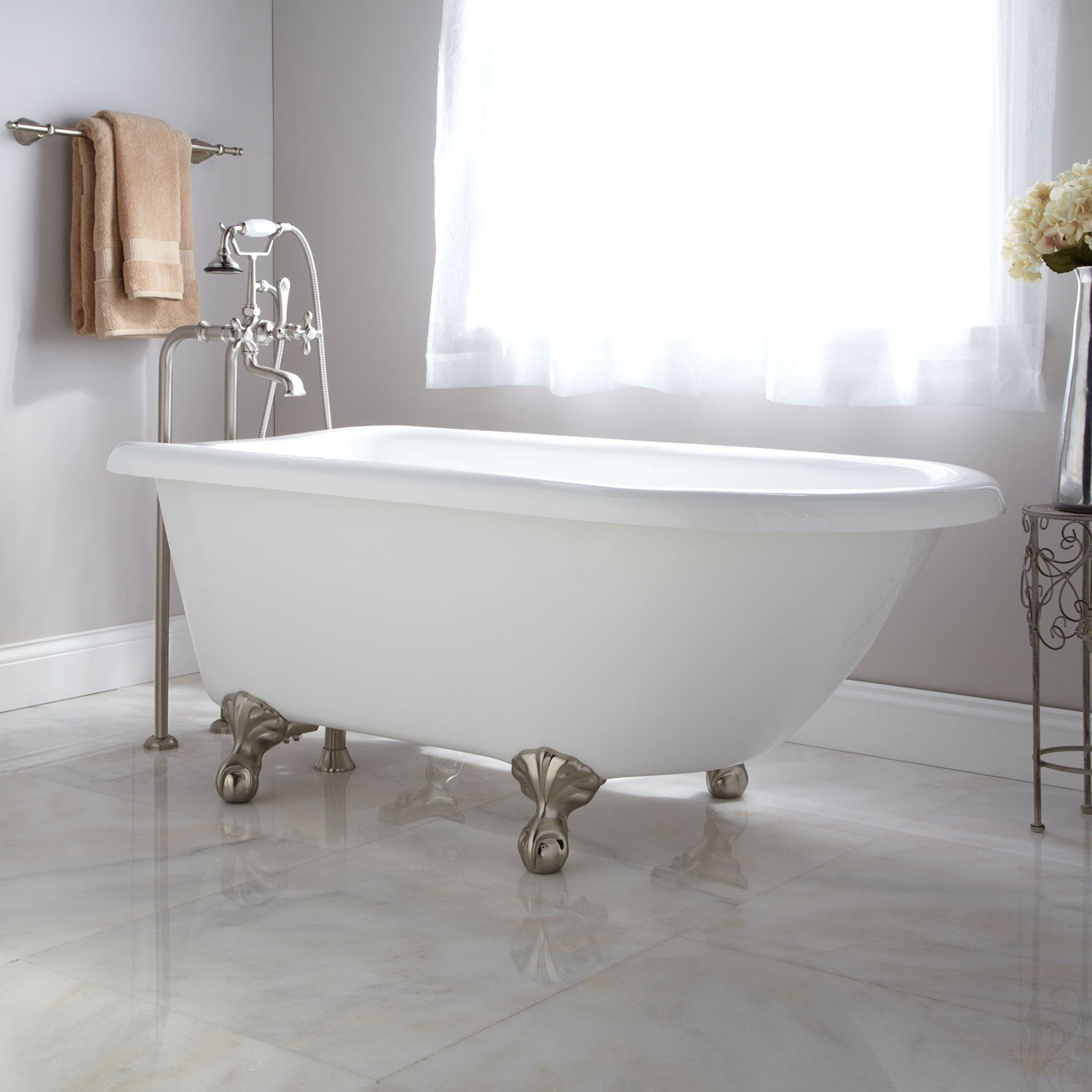 20 Best Small Bathtubs to Buy in 2020