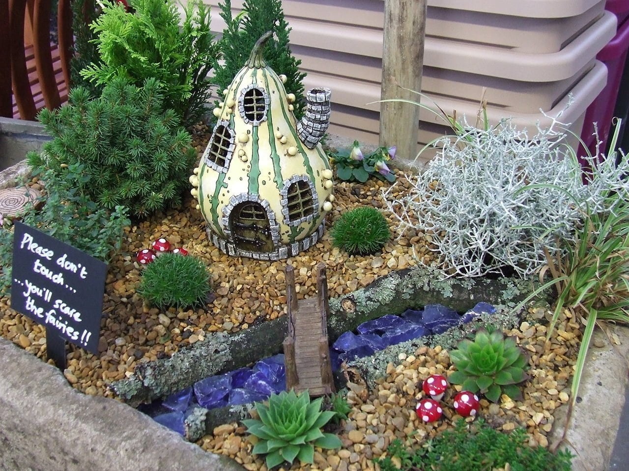 Fairy Garden Ideas: A gorguous garden miniature garden ideas