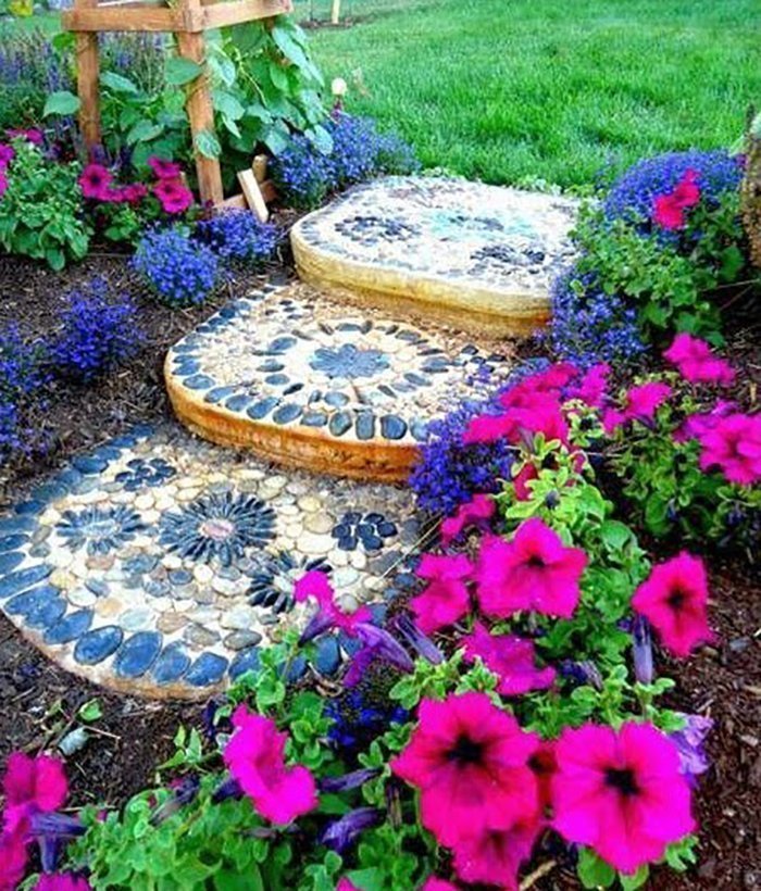 30 Best Decorative Stepping Stones Ideas And Designs 2021   28 Stepping Stones Homebnc 