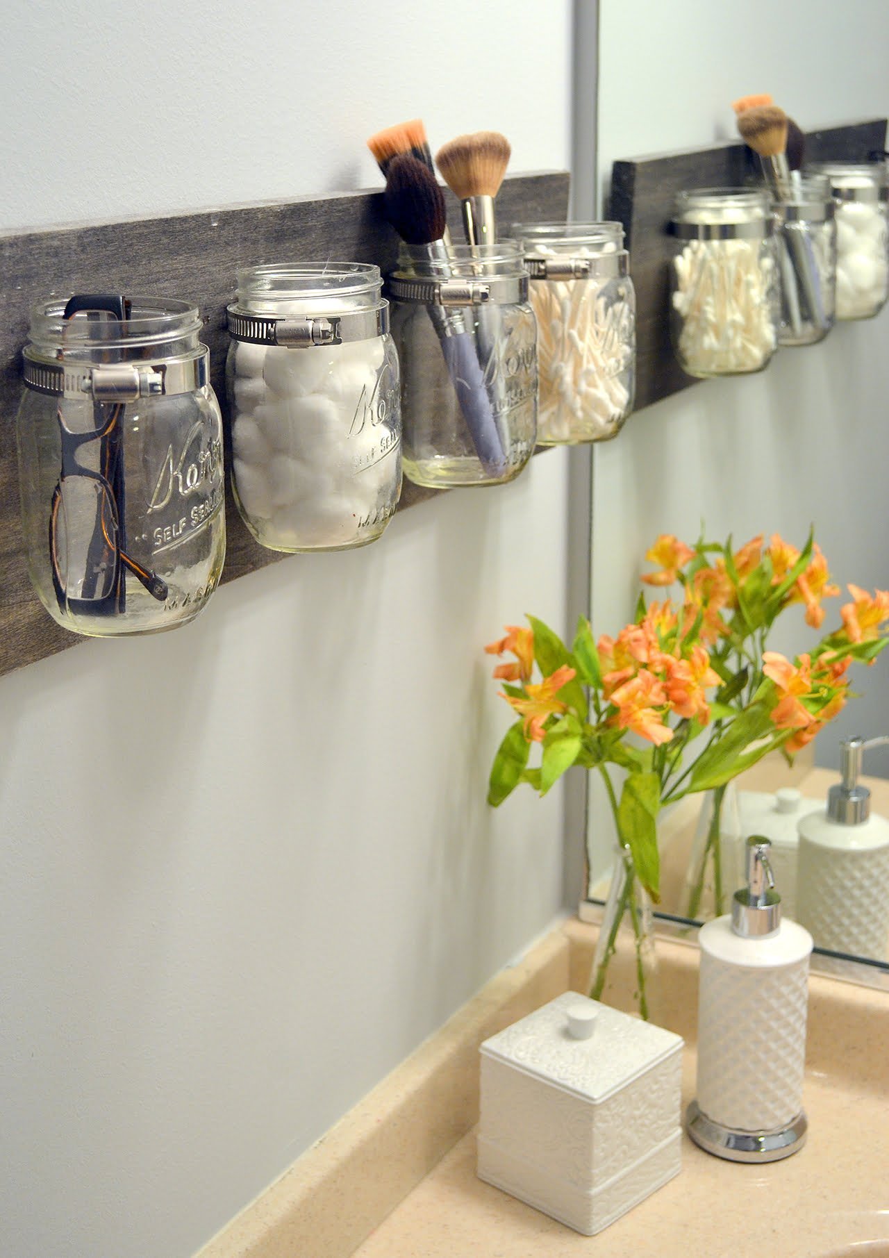 Easy Storage with Mason Jars and Pallets