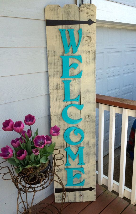 An Old Fashioned Welcome Sign Does the Trick Beautifully