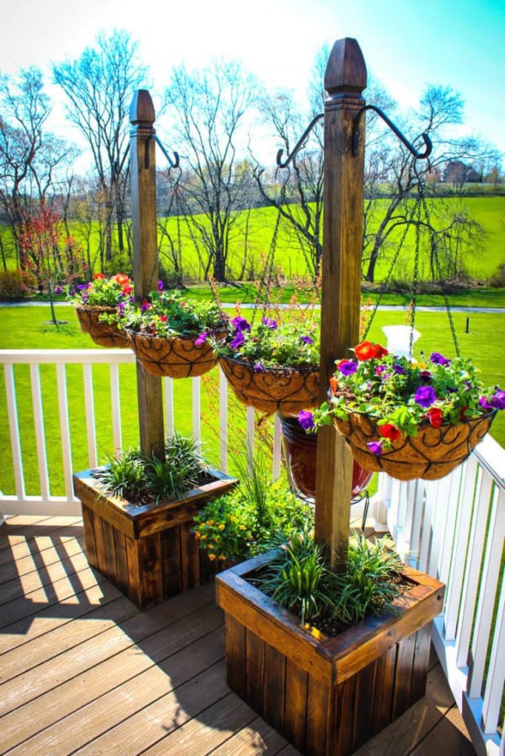 Beautiful Wood Planters Show Off a Vibrant Floral Display