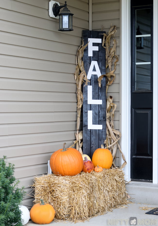 A DIY Fall Decoration with Hay Bales, Pumpkins and a Welcoming Wood Sign