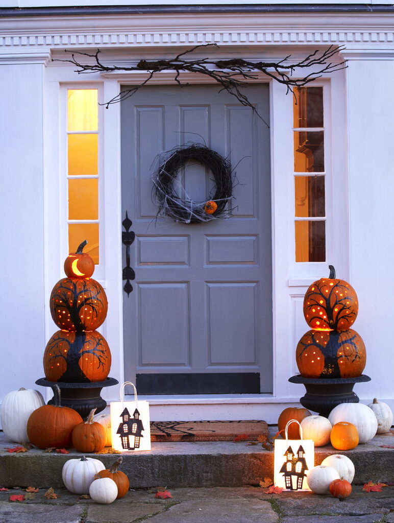 50 Chilling and Thrilling Halloween Porch Decorations for 2021