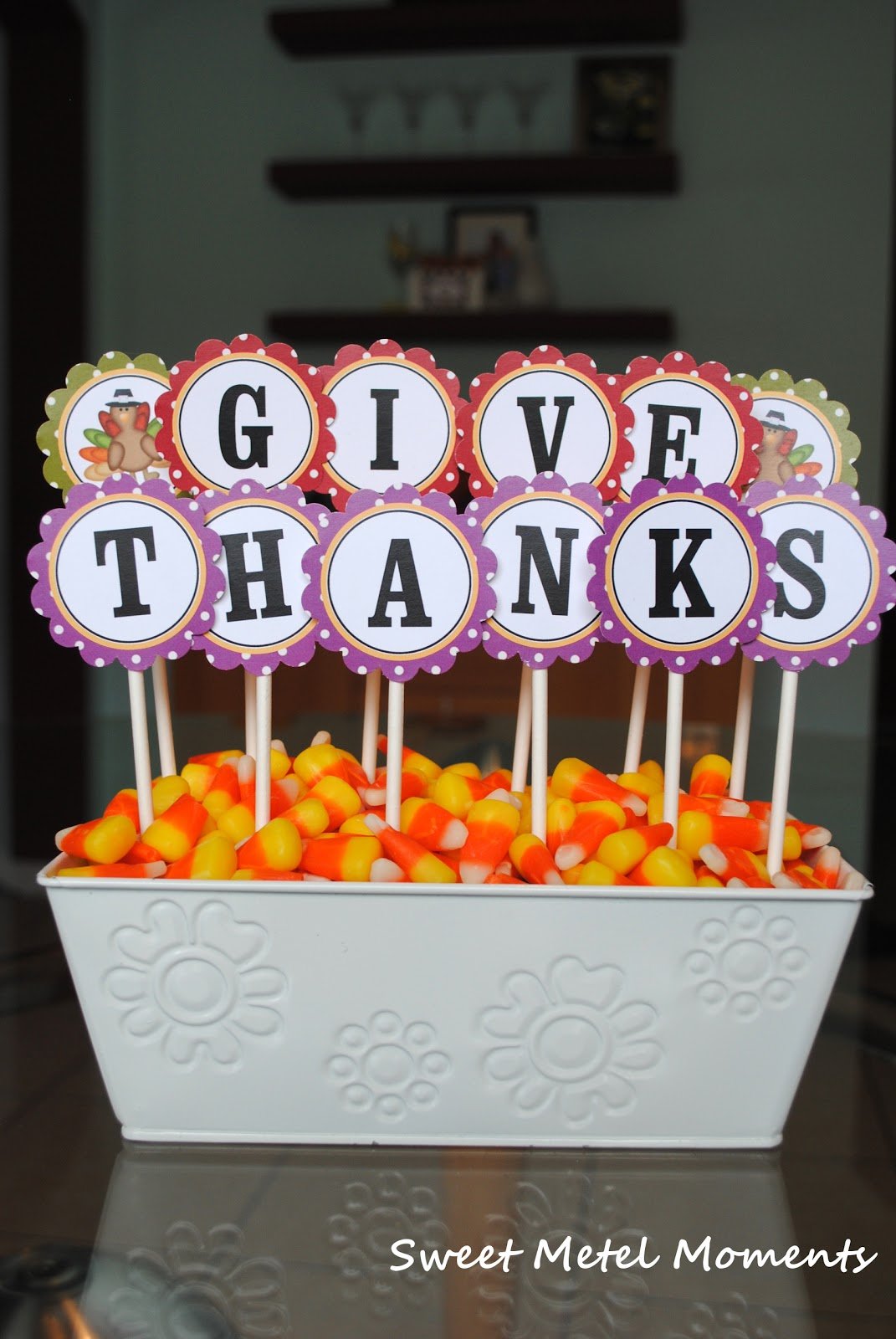 Candy-corn Dish with Printable “Give Thanks” Sign