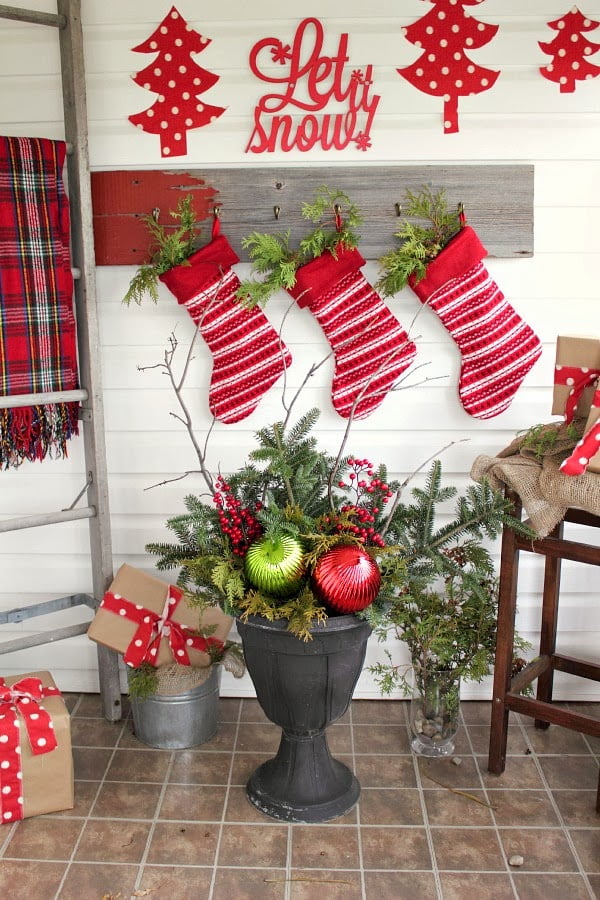 50+ Best Christmas Porch Decoration Ideas For 2022