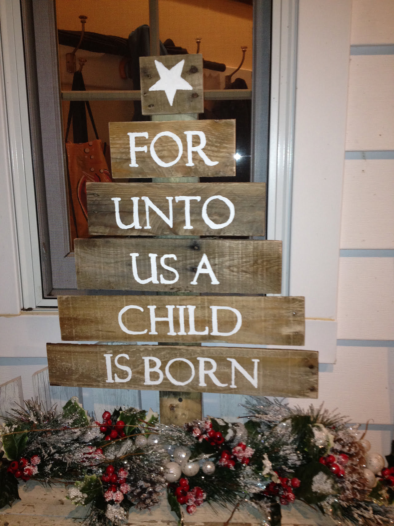 Christmas Tree Shaped Pallet Sign