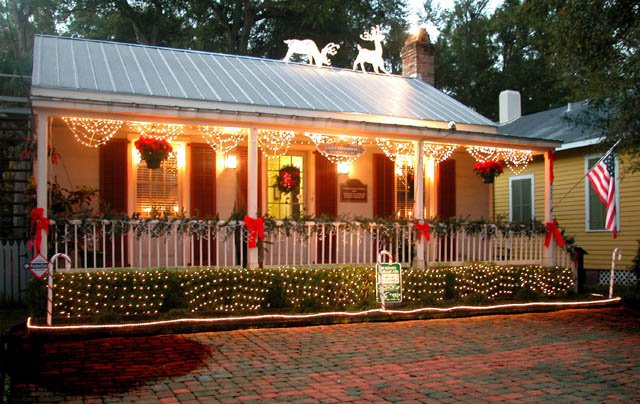 50+ Best Christmas Porch Decoration Ideas for 2022