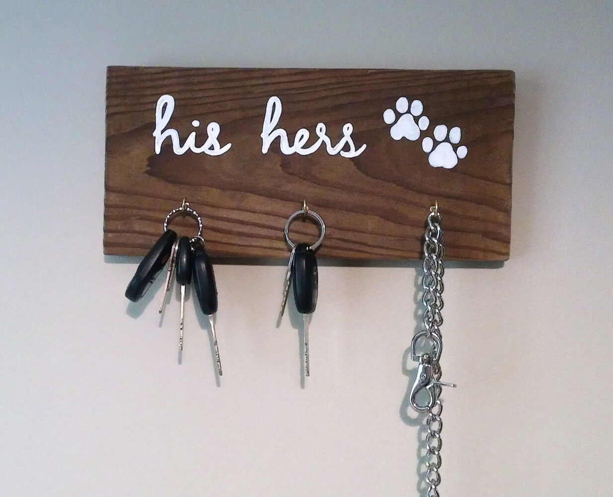 Painted Wall Sign With Hooks For Pets & Owners