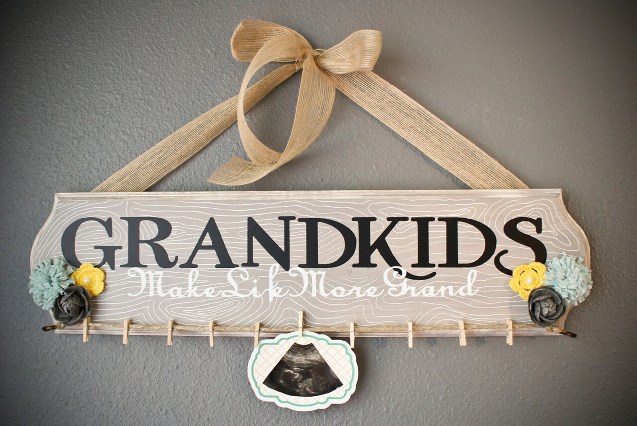 Stained Wood ‘Grandkids’ Sign With Clothespins For Pictures