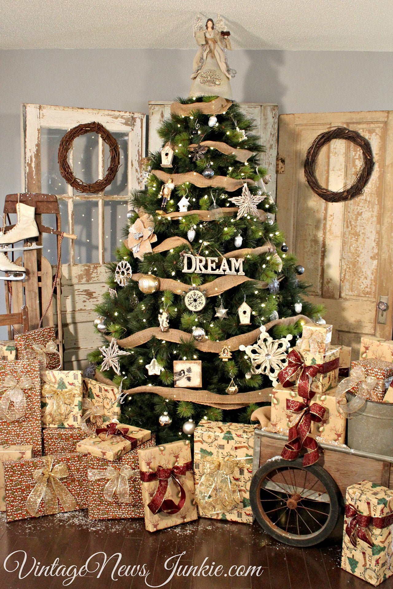 The 50 Best and Most Inspiring Christmas Tree Decoration Ideas for 2020