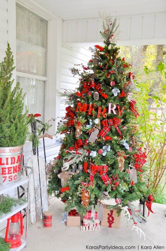 22 Best Outdoor Christmas Tree Decorations and Designs for 2023