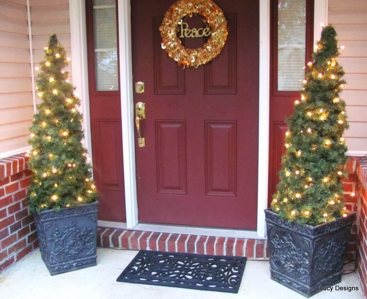 22 Best Outdoor Christmas Tree Decorations and Designs for 2023