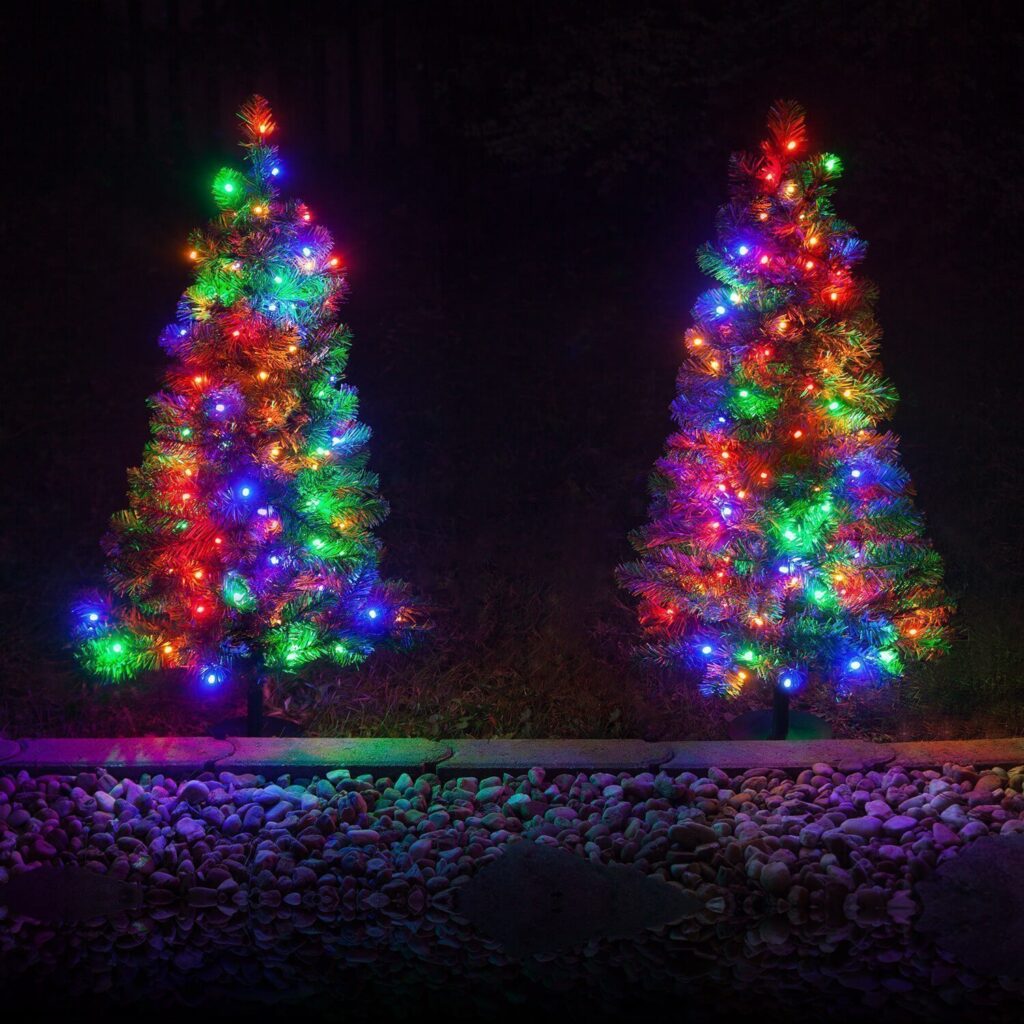 22 Best Outdoor Christmas Tree Decorations And Designs For 2021