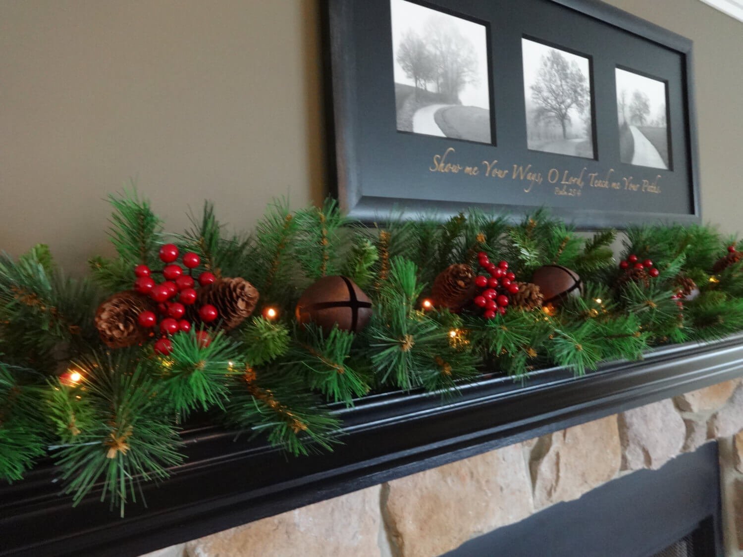 32 Best Christmas Mantel Decoration Ideas and Designs for 2021