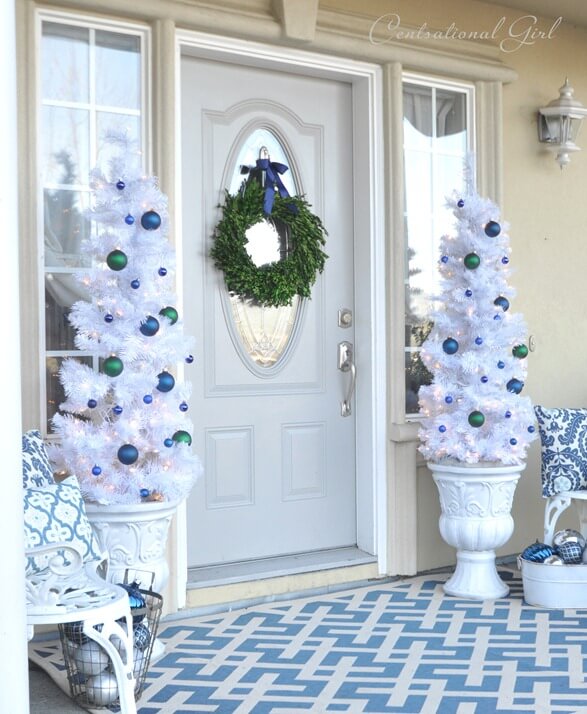 22 Best Outdoor Christmas Tree Decorations and Designs for