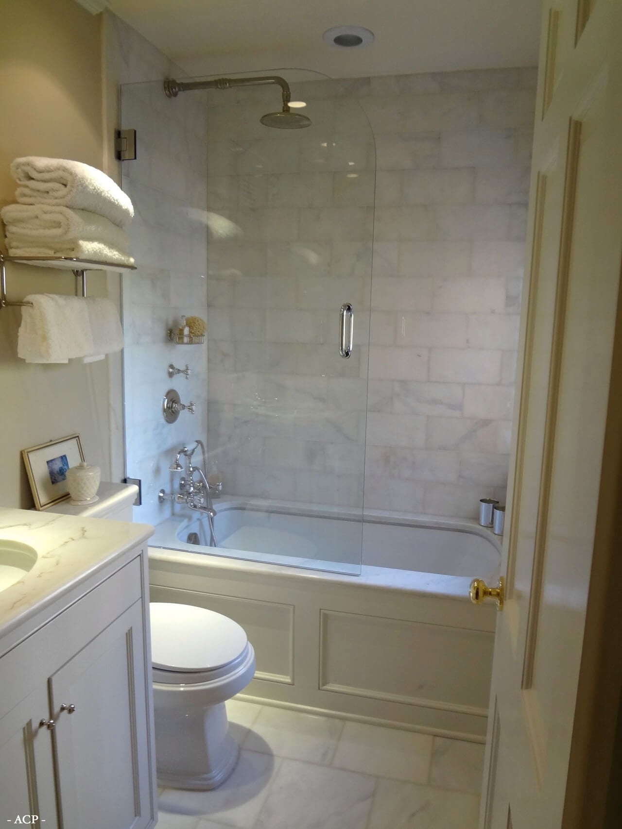 small bathroom layout with shower