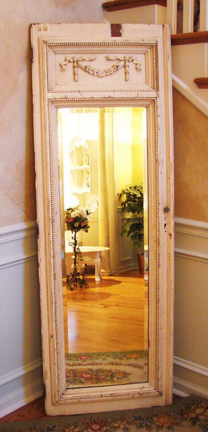 Miroir pleine longueur encadré à panneaux classiques