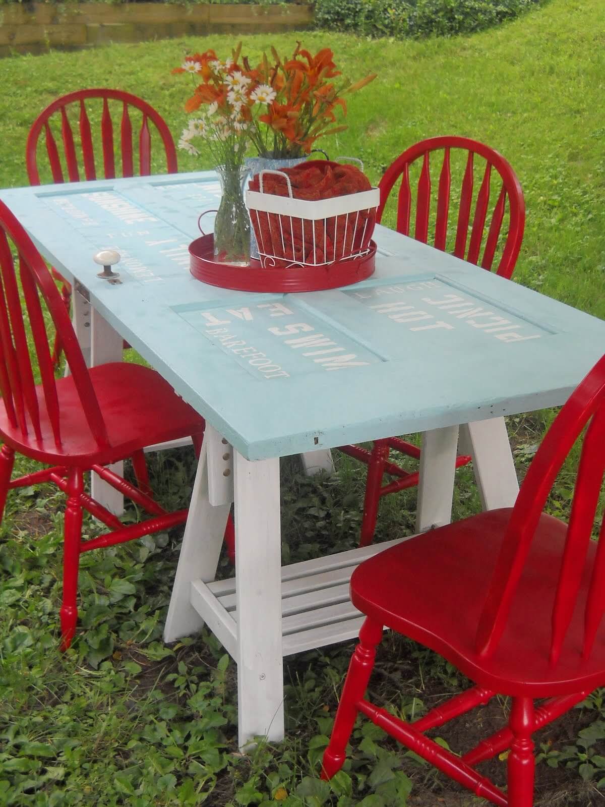 Table d'extérieur DIY avec détail au pochoir