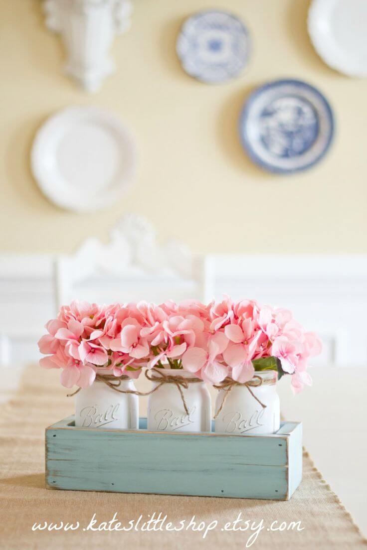 Simple But Stunning Floral Mason Jar Centerpiece