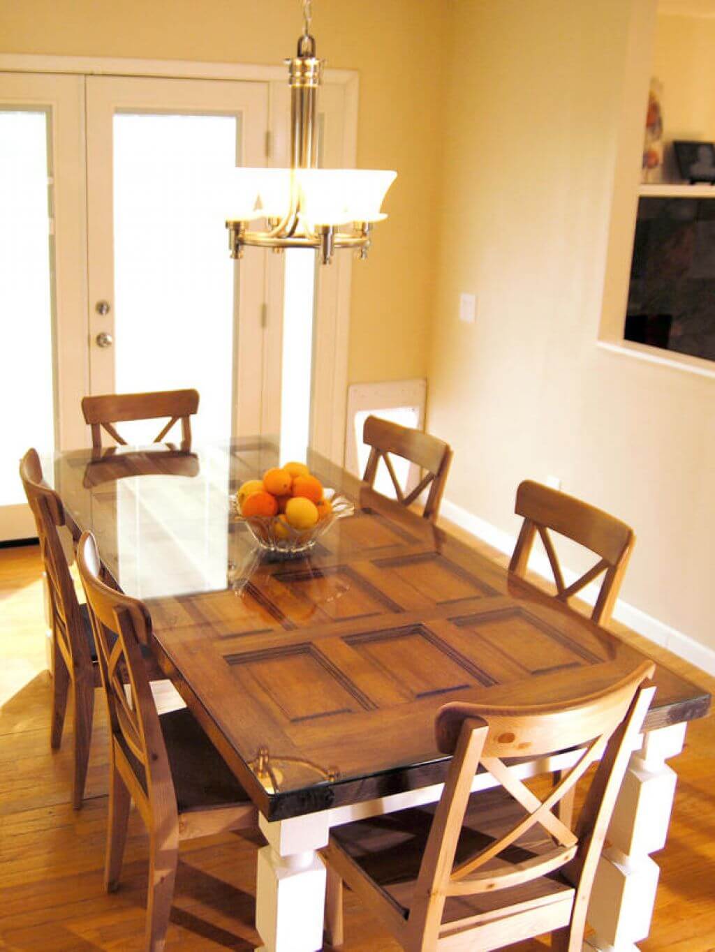 Mesa de comedor de cristal templado con puerta de doce paneles