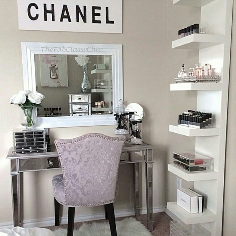 15 Stunning Makeup Vanity Decor Ideas - Style Motivation