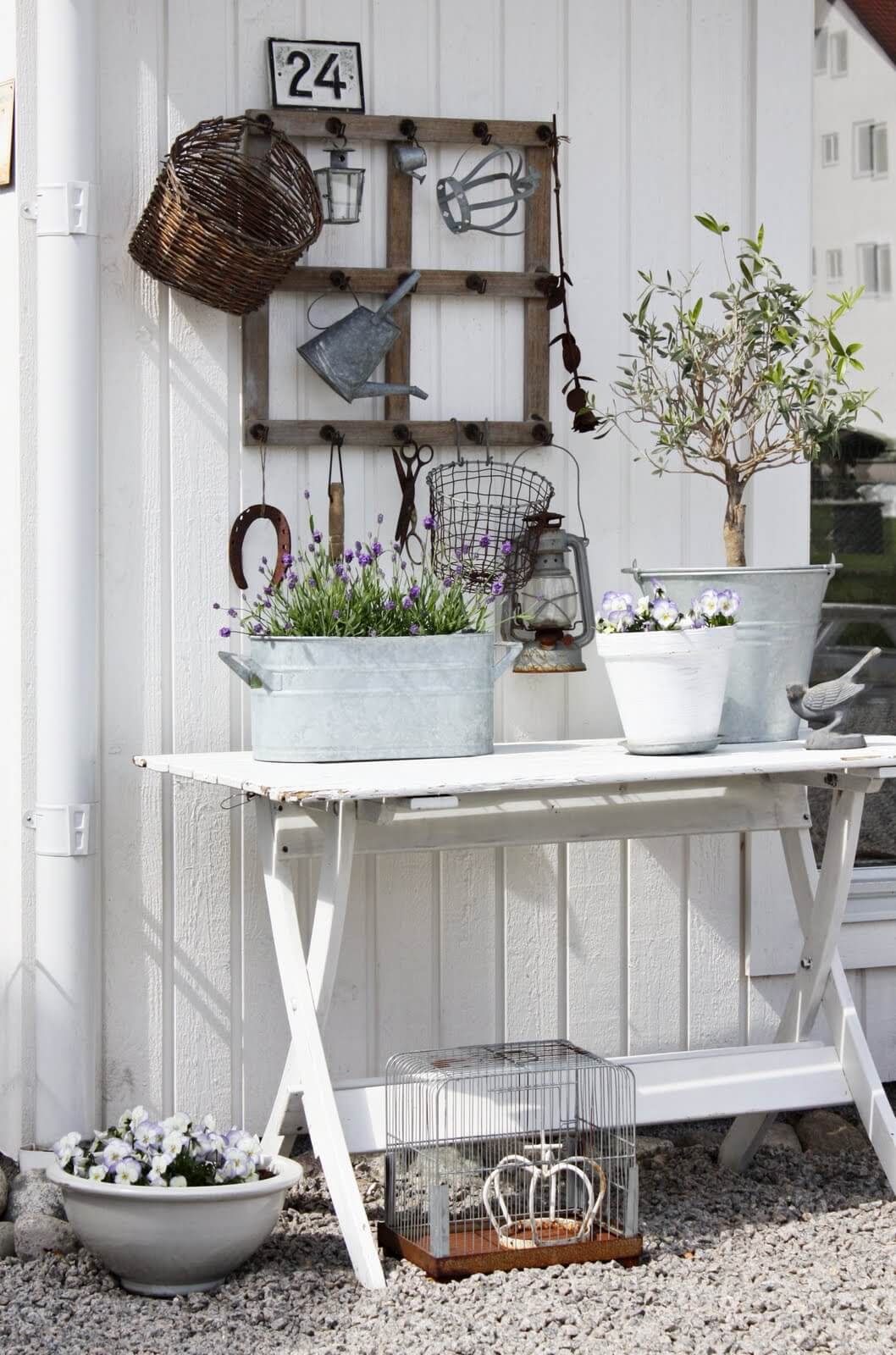 Tuin Display Tafel met Vintage Metalen Touches