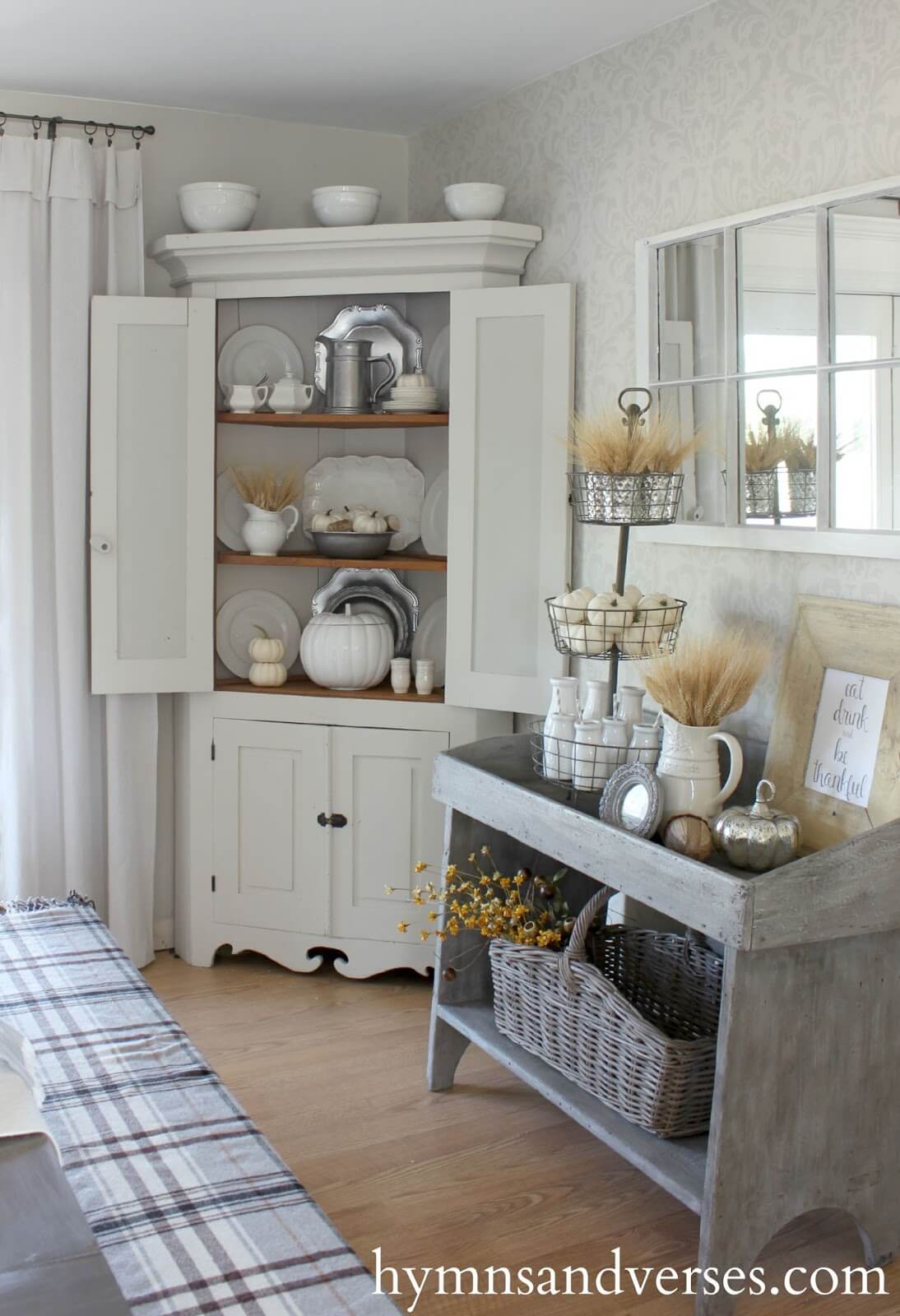 A Clean, Old-Fashioned Look with Rustic Decor