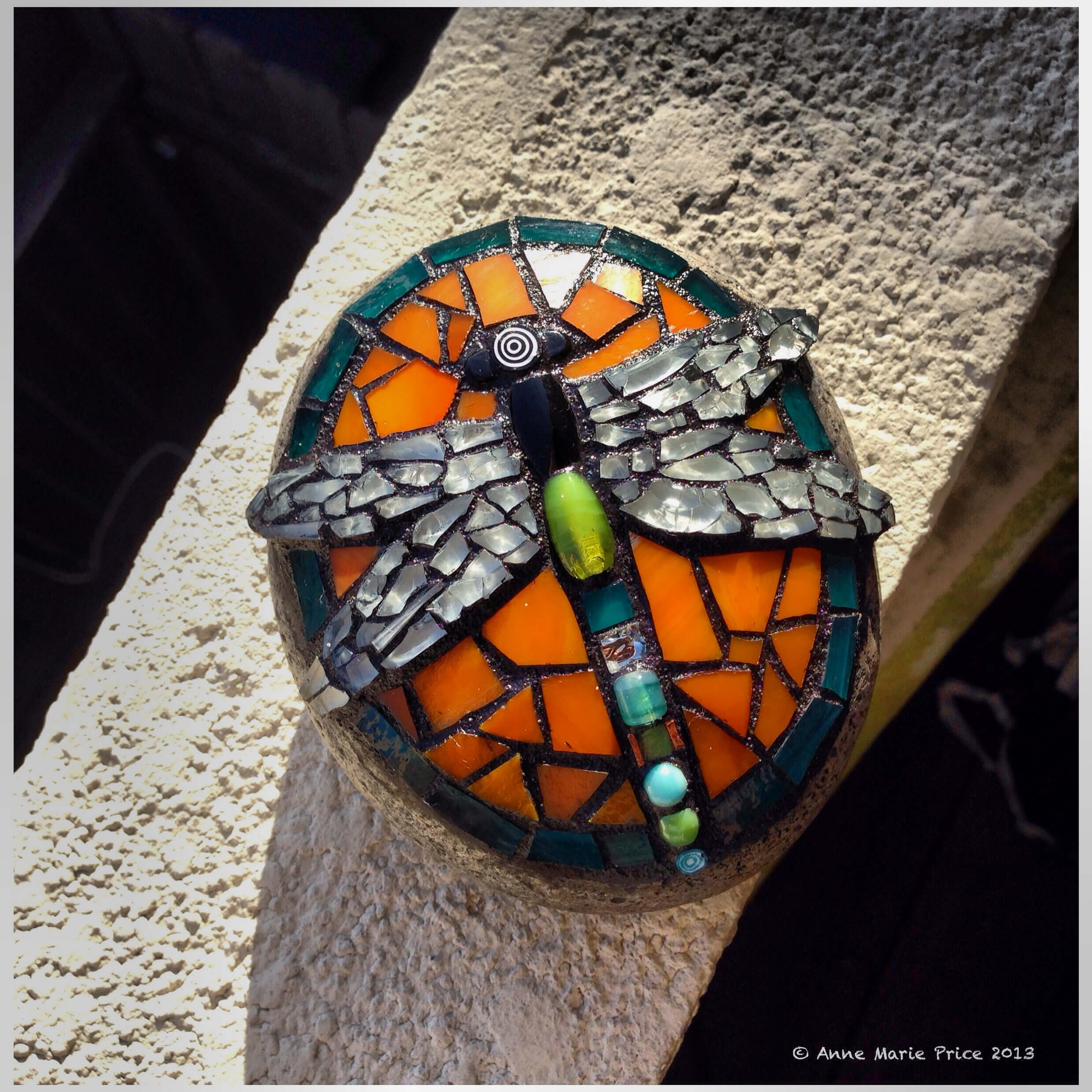 DIY Dragonfly Mosaic Garden Decoration