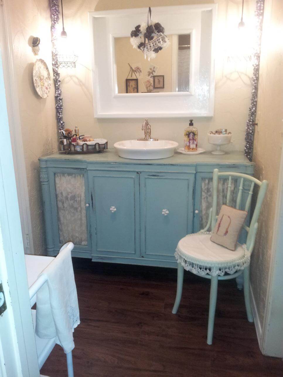 28 Best Shabby Chic Bathroom Ideas And Designs For 2021