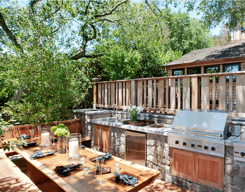 Outdoor Kitchen with Built-In Grill and Sink
